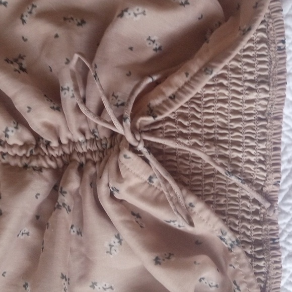 Cute cinched crop top - Picture 4 of 4